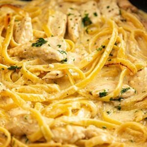 chicken alfredo by Smuth Delivery